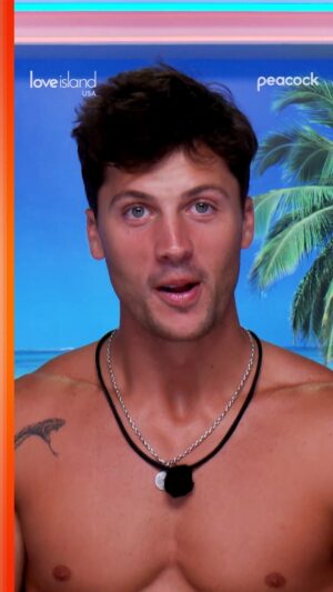 Iain Stirling Instagram - TONIGHT it's the season finale of #LoveIslandUSA! To celebrate, the Islanders showed us their impressions of @iaindoesjokes. 💖🎉 Who did it best?