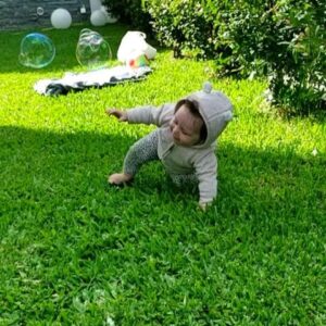 Iair Said Instagram - Ponen música y ella baila.
Llegaste a este mundo y nos cambiaste la vida.
Nos llenas de alegría con tus sonrisas. 
Nos haces feliz cada día.
Te amamos.
Feliz primer año Nina, sobrina mía. ❤️