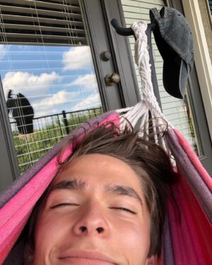 Ian Grey Instagram - pink hammock fo today
