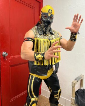 Iban Dido Gutierrez Instagram - Hace un año fue una leyenda japonesa! El día de hoy un grande del pancracio mexicano!! Por ellos la lucha libre mexicana  llegó a todo el mundo!! hoy con honor y respeto hasta el cielo con mucho cariño!! #SOLITARIO #BOLA2023 THEMOSTWANTED #TENDIDOCOMOBANDIDO 
Gracias @reyes_mask por esta belleza!