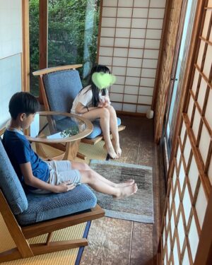 Ichikawa Ebizo XI Instagram - *
We’re going❗️

The two carrying their summer homework from school (Japanese school gives homework to do during summer break),

and I carrying my script to work on,

heading to a hot spring…

行ってきます❗️

二人は宿題もって、

私は台本持って、

温泉へ、

#市川團十郎白猿 #市川海老蔵 #海老蔵 
#市川新之助 #成田屋 #歌舞伎 #成長記録 #子育てぐらむ #子供のいる暮らし #子どものいる暮らし #子育て日記 #三千世界 #children #childphotography #daughter #son #ABKAI #ABMORI #ebizoichikawa #ebizo #kabuki #thunderparty #theater #theaterarts #actor #japan #classic