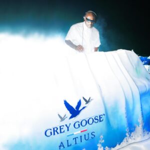 Idris Elba Instagram - An unforgettable night, hosted and DJed by yours truly. #GreyGooseAltius #ViveLaVodka