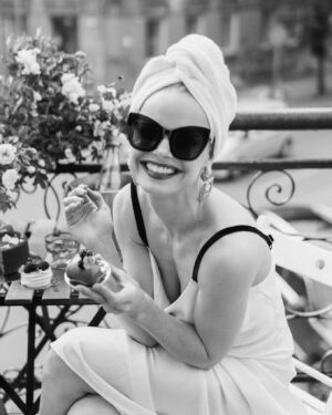 Ieva Florence-Vīksne Instagram - Kāzu dienu neaizmirsām, bet to, ka mums jau 5 gadu kāzu jubileja, to gan abi bijām aizmirsuši! - Koka kāzas 👌
Keep it cool! 😎
#AgeLikeFineWine
09.08.2024
🤍

Sveiciens visiem mūsējiem! 🙌💌
Jus esat labākie! Mums paši labākie biedri Kāzu dienā! Mīlam*

Foto no 2019.gada @elinaupmane_ tb @ligavam.lv žurnāla vākam.
No kāzu dienas 09.08.2019 foto @robertsaboltins

Pateicīgi!