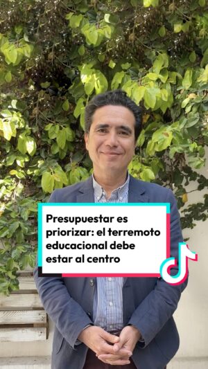 Ignacio Briones Instagram - ¿Qué podemos comprar con $800? 🤔 Probablemente no mucho. Sin embargo, en la Ley de Presupuesto 2024, se destinó esa cantidad mensual por alumno al Plan de Reactivación Educativa 👩🏻‍🏫. Además, aún se desconoce el plan de acción del Ministerio de Educación, pese a las propuestas 📃 que le entregó el Consejo de Reactivación Educativa.
 
📌 El terremoto educacional sigue sin ser una prioridad. 💬 “Llamamos al Gobierno a enmendar el rumbo porque aquí se juega de 🇨🇱 y el futuro de millones de estudiantes en nuestro país”, afirma nuestro presidente @ignaciobriones_ 

¿Qué te parece esta cantidad de 💸? ¡Cuéntanos!

#educacion #leydepresupuesto #presupuesto2024 #aprendizajes #terremotoeducacional #colegios #escuelas #estudiantes #alumnos