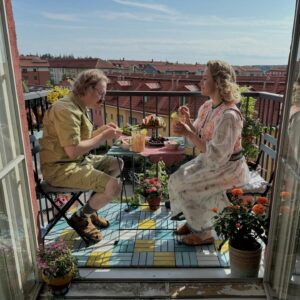 Iina Kuustonen Instagram - Töissä rakkaan kurssikaverin kanssa!

@ylermirajamaa 

#ristoräppääjäjakaksoisolento 
@solarchannel