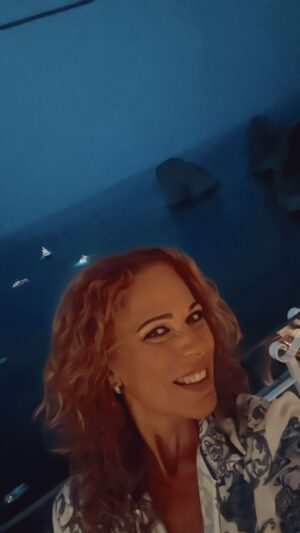 Iliana Calabró Instagram - La belleza de Capri bajo una Luna a punto de sentirse plena! Maravillosa experiencia🤩👌

Gracias a @holasim.oficial  que me permite llegar a uds con este vivo ,
A @may_ariadna  que me  recomendó @assist365ok que nos cuidan cada viaje😁👌