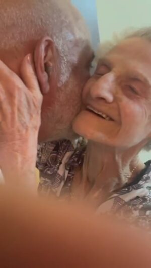 Iliana Calabró Instagram - Gracias mi amor por permitirme compartir tamaña emoción… 
Este abrazo será inolvidable😘 
El reencuentro de Tía y sobrino después de mas de diez años…