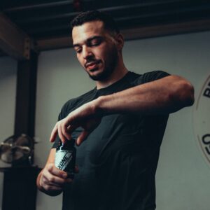 Ilias Bulaid Instagram - 16 maart maakt Ilias Bulaid zijn terugkeer in MMA na een blessure want zijn ACL en MCL waren gescheurd. Deze warrior duikt de octagon in tijdens het Fight 2 One event op Tenerife, Spanje. Hij neemt het op tegen de Georgische vechter Saba Sozashvili. Zijn laatste gevecht was op 23 mei 2023 waarbij hij niemand minder dan de Egyptische Omar Khaled Fayoumi had verslagen. 

Ga jij 16 maart kijken naar Ilias?
__
#xxlnutrition #wearexxl #Xone #Xoneperformance #mma
@xoneperformace @xxlnutrition