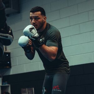 Ilias Bulaid Instagram - 16 maart maakt Ilias Bulaid zijn terugkeer in MMA na een blessure want zijn ACL en MCL waren gescheurd. Deze warrior duikt de octagon in tijdens het Fight 2 One event op Tenerife, Spanje. Hij neemt het op tegen de Georgische vechter Saba Sozashvili. Zijn laatste gevecht was op 23 mei 2023 waarbij hij niemand minder dan de Egyptische Omar Khaled Fayoumi had verslagen. 

Ga jij 16 maart kijken naar Ilias?
__
#xxlnutrition #wearexxl #Xone #Xoneperformance #mma
@xoneperformace @xxlnutrition