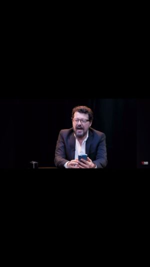 İlker Aksum Instagram - @tanercagli ‘nın şiiri 

Bence Aşk…