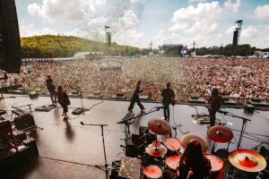 Ilse DeLange Instagram - @pinkpopfest! Wat was het moooooooi! Dank voor al die blije gezichten! Ik heb genoten! 💕 

📷 @nathanreinds