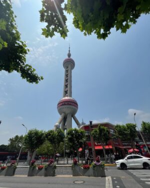 Ilya Lutsak Instagram - SHANGHAI • JAKARTA • KUALA-LUMPUR 

По традиции хочу привезти подарки, отгадайте туристом из какой страны меня чаще всего называют в этом путешествии? 

P.S - привезу что-то из Джакарты / с Бали ❤️ первым пятерым отгадавшим 🔝

#jakarta #kualalumpur #shanghai #malaysia #indonesia #china #vocation #allforlove