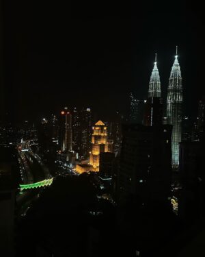 Ilya Lutsak Instagram - SHANGHAI • JAKARTA • KUALA-LUMPUR 

По традиции хочу привезти подарки, отгадайте туристом из какой страны меня чаще всего называют в этом путешествии? 

P.S - привезу что-то из Джакарты / с Бали ❤️ первым пятерым отгадавшим 🔝

#jakarta #kualalumpur #shanghai #malaysia #indonesia #china #vocation #allforlove