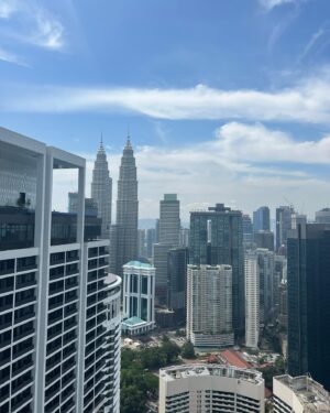 Ilya Lutsak Instagram - SHANGHAI • JAKARTA • KUALA-LUMPUR 

По традиции хочу привезти подарки, отгадайте туристом из какой страны меня чаще всего называют в этом путешествии? 

P.S - привезу что-то из Джакарты / с Бали ❤️ первым пятерым отгадавшим 🔝

#jakarta #kualalumpur #shanghai #malaysia #indonesia #china #vocation #allforlove