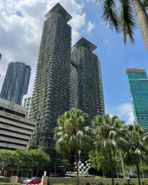 Ilya Lutsak Instagram - SHANGHAI • JAKARTA • KUALA-LUMPUR 

По традиции хочу привезти подарки, отгадайте туристом из какой страны меня чаще всего называют в этом путешествии? 

P.S - привезу что-то из Джакарты / с Бали ❤️ первым пятерым отгадавшим 🔝

#jakarta #kualalumpur #shanghai #malaysia #indonesia #china #vocation #allforlove