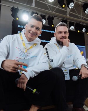 Ilya Lutsak Instagram - IT’S TINKOFF SOLUTION CUP!

ТООПП!! Событие от Тинькофф @tinkoffbank ! 

Благодарю за приглашение ! Был рад раскачать эти пять сотен счастливых финалистов кубка! (И лучших IT специалистов России)

Респект организаторам , которых было более 50 человек, всё на высшем уровне! 

До новых встреч 🫱🏼‍🫲🏻

Фотки : @polyakov.photo