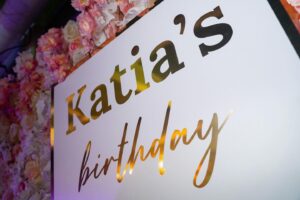 Ilya Lutsak Instagram - KATIA’S BIRTHDAY 🔥

Это было ЛЕГЕНДАРНО, как я и предполагал 🤌🏻

Ловил кайф моменты @supersef13 
Ставил кайфовую музыку @zyakov_98 
Провёл всё по кайфу @lutsak_ilya 

P.S - как всегда отдельное спасибо моей команде сценаристов и дизайнеров , без которых не было бы так КАЙФОВО 🤌🏻