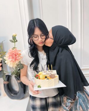 Imel Putri Cahyati Instagram - Cintanya mammy udah 13 tahun #masyallahtabarakallah 🥰❤️