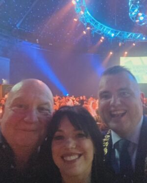 Imelda May Instagram - Last week we gathered in the round to celebrate our friend @glenhansard and other equally extraordinary people 
who contribute their time, energy, talents, care and love for the better of our Dublin community.
Thanks to @lordmayorofdublin @daithideroiste 
for hosting us 
both formally and so warmly 
for #lordmayorawards2024 
in The Mansion House. 
Great to meet old and new friends 
to celebrate kindness.
Glen has worked tirelessly for @simoncommunity and it was really lovely to see his dedication acknowledged.
With  friends including @doran__lads singing @liamomaonlai @mundy_music @sjswords @markwilliamlogan @bowass04 @jamieh_official 
we connected our energies, 
the spirit rose then landed in each of us , 
we sang and gave thanks.
I’m so grateful to have witnessed. 
Congratulations @glenhansard and all recipients ❤️