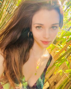 India Eisley Instagram - I love ‘em @sarahpaulijewelry 💚
