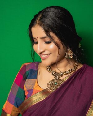 Indravathi Chauhan Instagram - We delight in the beauty of the butterfly, but rarely admit the changes it has gone through to achieve that beauty.😍❤️

Outfit,Look Design & Styled by @rishi_chowdary 
Outfit @ithiofficial 
Jewellery @bcos_its_silver 
Photography @manoj_gangula
Makeup&hair: @swathis_makeup_academy
