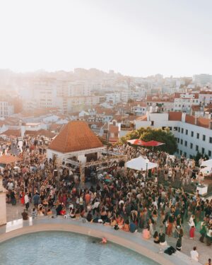 Inês Aires Pereira Instagram - Acho que vou ter de dividir por partes os posts do @sambinhada_ap ! Porque foi muito lindo e há fotos incríveis! Obrigada a todos que vieram e a todos os parceiros que se juntaram a nós!
📸 @unique.vision.studios