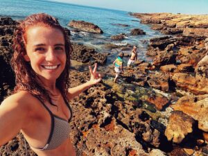 Inês Herédia Instagram - Só para mandar um props aos pais e miúdos que estão a atravessar o verão do pós-operatório dos tubinhos. 🤘🏻 aqui foi só um e vai à água de tampões, fita e colete para ter a certeza que os ouvidos não entram dentro de água. And he rocks the style 😎