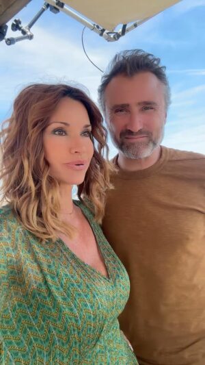 Ingrid Chauvin Instagram - Voilà 7 ans jour pour jour que la série @dna_tf1 est diffusée !!! 
Notre réussite tient en partie grâce à vous et je tenais à vous remercier d être là toujours et d avoir même agrandi la chaîne humaine de fidèles . 
Mon plaisir reste intacte , merci à vous , sincèrement et merci à notre gigantesque équipe sur place puis à Paris de nous offrir tant de bonheur au quotidien …

Des baisers tendres 😘 @albrasseur  #happybirthday #together #thanks