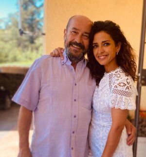 Inma Cuesta Instagram - Hoy cumple años una de las personas más importantes de mi vida, mi PAPIchulo.
Este hombre noble y bueno que ha tenido que pelear más de una batalla a corazón abierto, al que le cuesta perder la sonrisa aunque la cosa se ponga fea, hablador empedernido, andarín kilométrico, amigo de los taxistas y de todo el mundo en general, arreglador, conocedor de los términos municipales de todo el mundo, artesano, GPS con patas, cuidador, defensor de las causas perdidas, merecedor de apódos como Nostradamus, bolita, azuquita o Dora la exploradora… y los que le quedan!
Qué suerte poder seguir celebrando la vida papá! 
Qué suerte tenerte.
Te quiere 🌙
“Tu bruja”