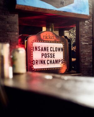Insane Clown Posse Instagram - 🤡 @therealicp x #DrinkChamps 🏆

Full Audio OUT NOW! 🎙️

Full Video drops Saturday! 📡

📸: @drainflix