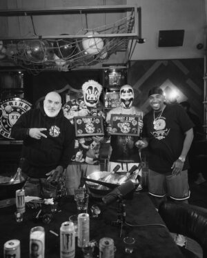 Insane Clown Posse Instagram - 🤡 @therealicp x #DrinkChamps 🏆

Full Audio OUT NOW! 🎙️

Full Video drops Saturday! 📡

📸: @drainflix