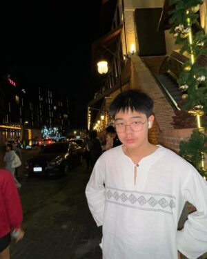 Inthanon Seangsiripaisarn Instagram - Merry Christmas for everyone na kub🎄🎁