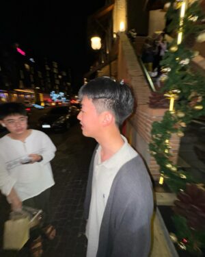 Inthanon Seangsiripaisarn Instagram - Merry Christmas for everyone na kub🎄🎁