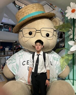 Inthanon Seangsiripaisarn Instagram - หมีใส่แว่น