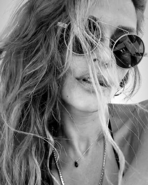 İpek Bağrıaçık Instagram - Only do it if it makes you happy 🧚🏼‍♀️