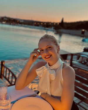 İpek Filiz Yazıcı Instagram - Çok beğenmiştiniz, buyrun efenim 🥂