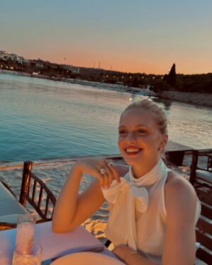 İpek Filiz Yazıcı Instagram - Çok beğenmiştiniz, buyrun efenim 🥂