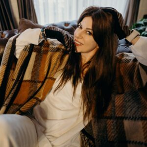 Actress İpek Tuzcuoğlu HD Instagram Photos and Wallpapers March 2024