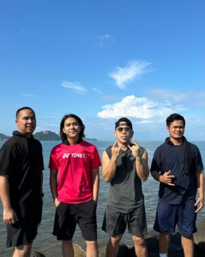 Iqbaal Ramadhan Instagram - 🏃🏻‍♂️🌅🌊📍Padang

Bentar lagi bikin @baale Sports Club karena kunci sehat adalah key health (jyakh,,) 👍🔑