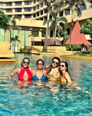 Ira Dubey Instagram - Girls who run with wolves 🐺

Forever loved ❤️💛❤️