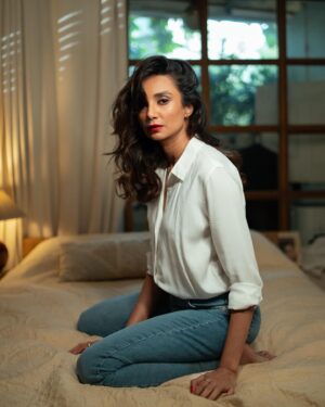 Ira Dubey Instagram - 2024 🌪️🎄🤡💋

@areesz 
@akshatabhandarii @parallel.styling 
@dishsolanki
