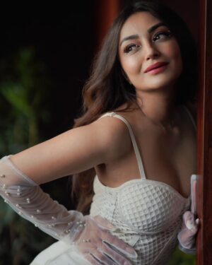 Ira Sone Instagram - Lost in a fairytale world 🌎
.
.
@sone_space 
@pixelpassionfotography 
@makemeover.sonalishinde 
@thelittleeasyindia 

#explore #explorepage #exploremore #explorar #trend #trendingsongs #portrait