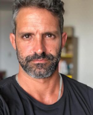 Iran Malfitano Instagram - Aos poucos as cores vão voltando…..lute, acredite, caia, levante-se, perca, continue, sonhe, recomece mas acima de tudo lembre-se, vc pode vender seu tempo mais não pode comprá-lo de volta! VIVA seu presente #resiliência #vida #emfrente #amem #namastê #hooponopono #ubuntu