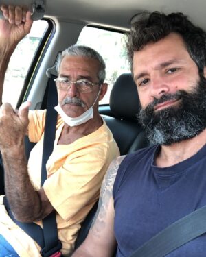 Iran Malfitano Instagram - Mesmo na ausência física do meu pai, carrego seu legado de amor, força e sabedoria dentro de mim…e a satisfação de ser seu filho, ter convivido por 42 anos e de levar seu nome enchem meu coração de alegria e essa felicidade supera qualquer dor de sua ausência física. Sendo 1/3 do pai que fostes pra mim com a Laura, terei o sentimento de que completei minha missão. Tenho certeza que nos encontraremos em um outro plano. Obrigado por tudo pai 💔🖤😔 #luto #paiefilho #23cromossomos #pai #meusangue -São Paulo diz combati o bom combate,terminei a corrida, guardei a fé, só me resta agora a coroa da justiça que justo juiz  me dará naquele dia e  a todos que esperam a vinda do senhor.