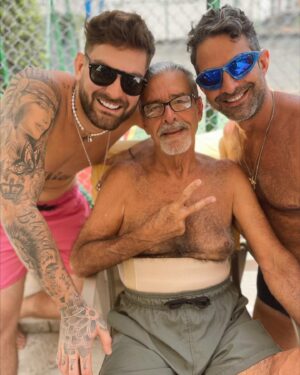 Iran Malfitano Instagram - Mesmo na ausência física do meu pai, carrego seu legado de amor, força e sabedoria dentro de mim…e a satisfação de ser seu filho, ter convivido por 42 anos e de levar seu nome enchem meu coração de alegria e essa felicidade supera qualquer dor de sua ausência física. Sendo 1/3 do pai que fostes pra mim com a Laura, terei o sentimento de que completei minha missão. Tenho certeza que nos encontraremos em um outro plano. Obrigado por tudo pai 💔🖤😔 #luto #paiefilho #23cromossomos #pai #meusangue -São Paulo diz combati o bom combate,terminei a corrida, guardei a fé, só me resta agora a coroa da justiça que justo juiz  me dará naquele dia e  a todos que esperam a vinda do senhor.