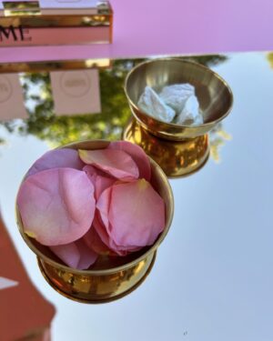 Irene Azuela Instagram - La cantidad de aromas que pueden salir de una rosa es infinita… cuanta belleza @lancomeofficial #absoluelancome (y la magia del make up @ltorresbeauty )