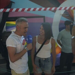 Irene Montero Instagram - Orgullo 2024 ✨🔥🏳️‍🌈🏳️‍⚧️💜

La fiesta de quienes no estaban invitadas a la fiesta. La lucha cotidiana para que todo el mundo pueda ser quien es, para que podamos ser felices. Una sociedad bonita y justa es una sociedad orgullosa. 

Por todo lo que nos queda por hacer. Porque no hemos ido demasiado lejos. Porque esto no ha hecho más que empezar. 

Porque no hay orgullo en el genocidio, la paz es nuestro Orgullo.

Con memoria, con Orgullo, con furia Trans. Para todas, todes y todos, TODO 💪🏼💜