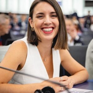 Irene Montero Instagram - Primer pleno de muchos en Estrasburgo 🇪🇺🥰

📸 @theleft_eu