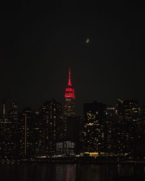 Iresh Zaker Instagram - Moon sets on Manhattan
