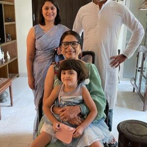 Iresh Zaker Instagram - ঈদে ভালবাসা মনে রাখি। সবাইকে অনেক অনেক শুভকামনা।